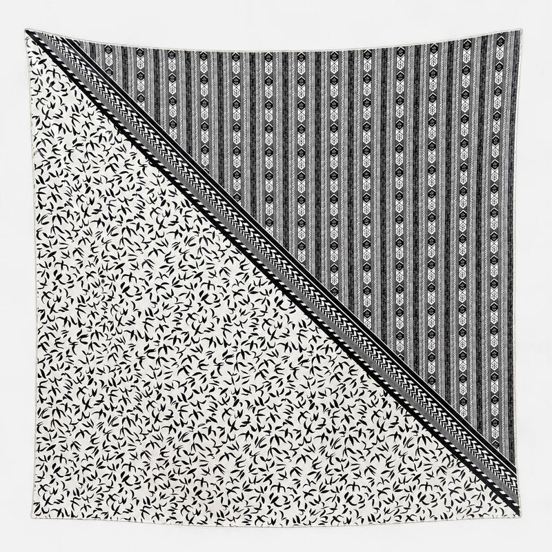 Carré en sergé de soie — 90 × 90 cm