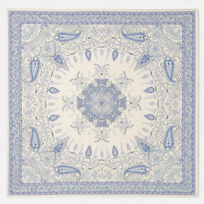 Carré en soie — 70 × 70 cm